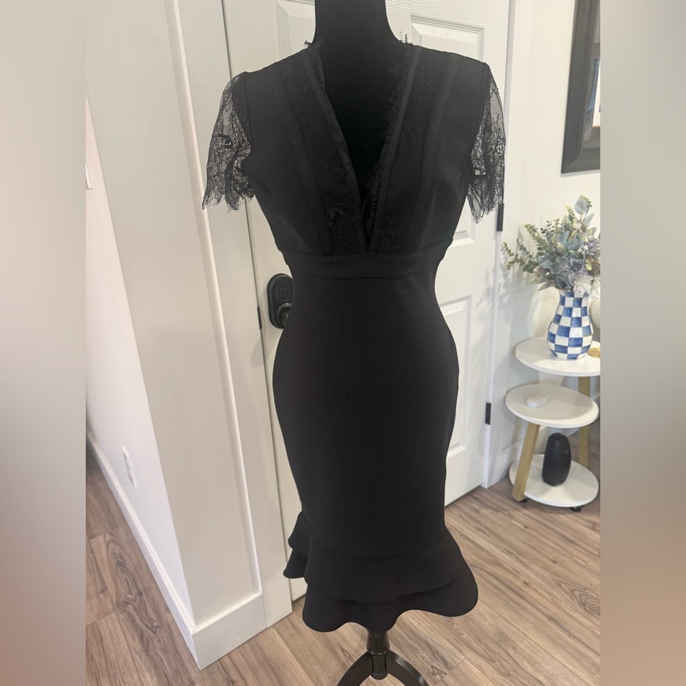 Elegant Black Lace-Trim Sheath Dress